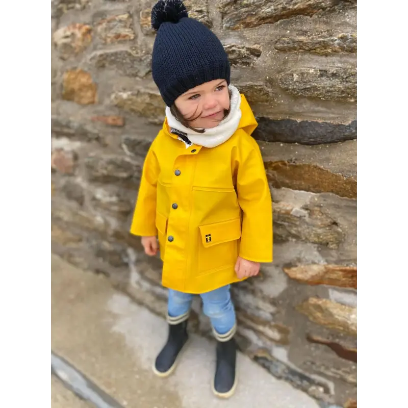 Veste ciré DERBY enfant jaune portée par Rose